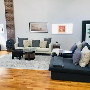 Updated Amazing Bi -level Minutes From Water Views Of New York Appartement