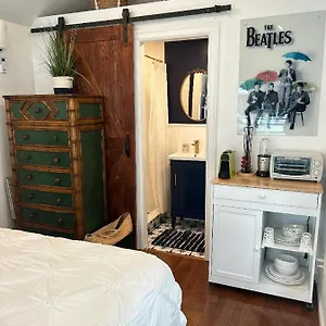 Apartment Adorable 1 Bedroom, New York